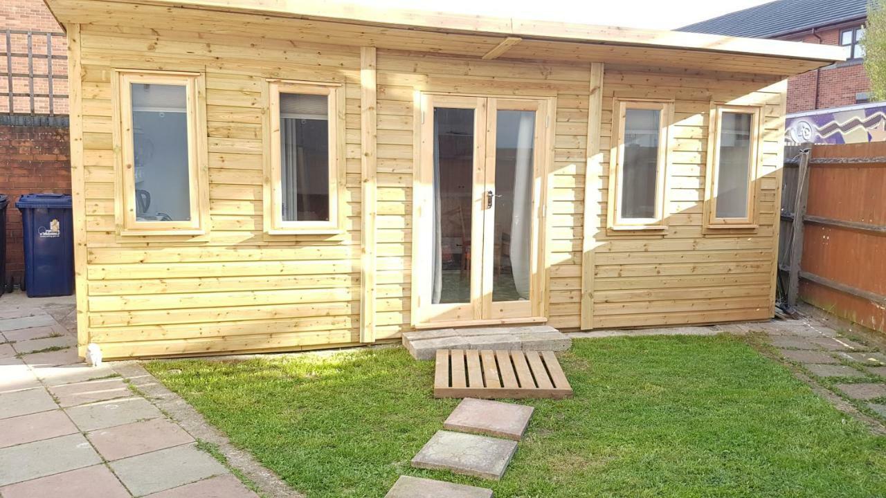 Urban Log Cabin Near Zone 2 Tube London Eksteriør bilde